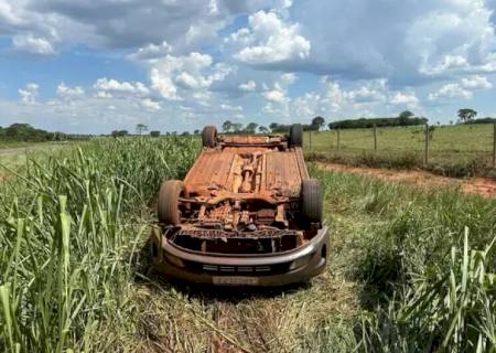 Carro capota na MS-040 em Santa Rita do Pardo